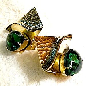 Vintage Unique Gold tone clip on earrings